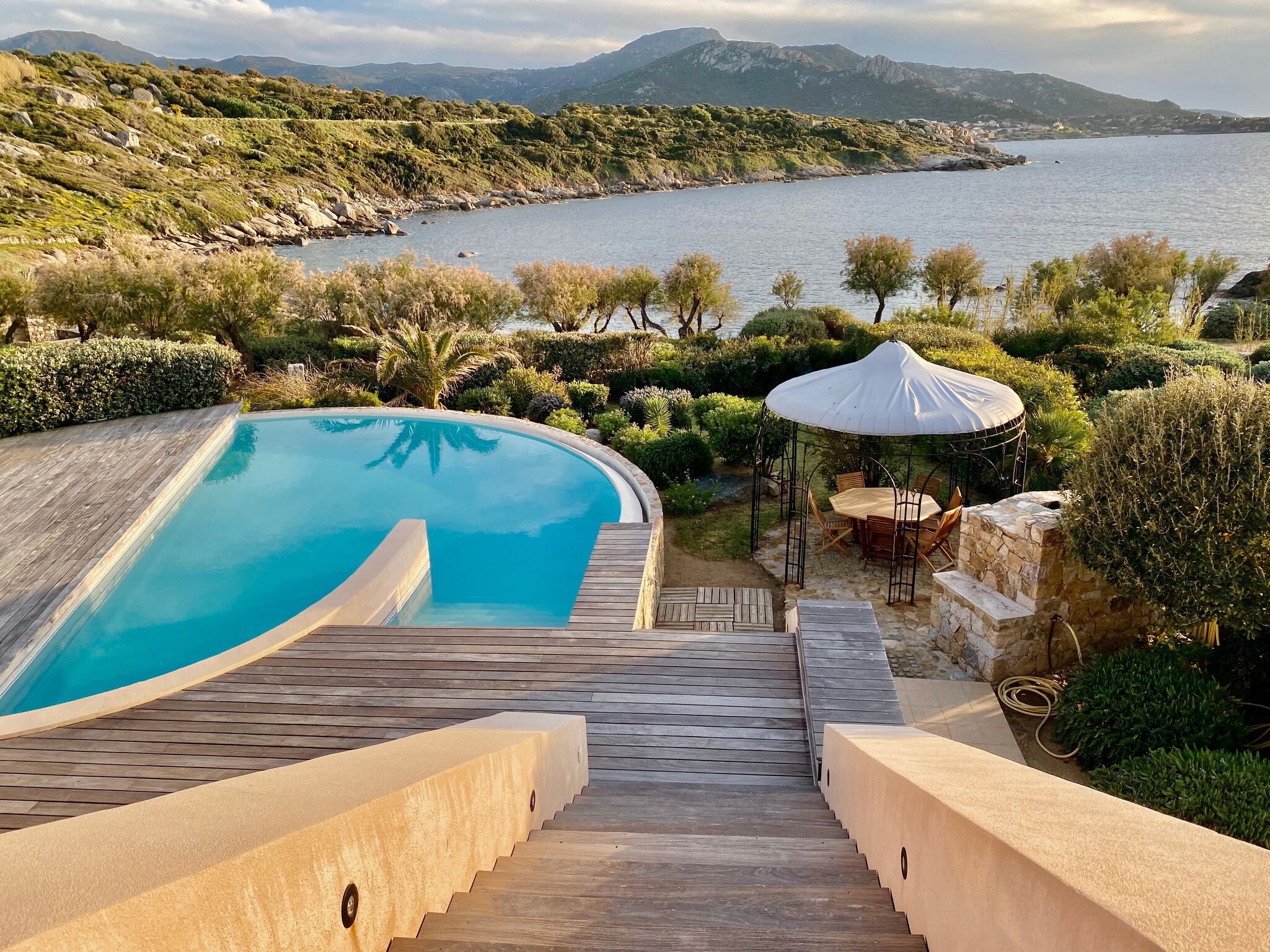 Piscine couverte, piscine extérieure