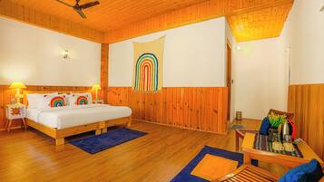 Deluxe Room, River View | Bathroom | Shower, towels, soap, shampoo