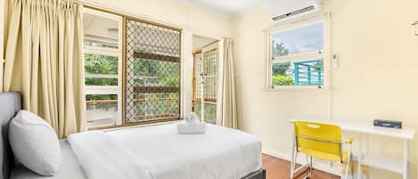 1 bedroom, desk, WiFi, bed sheets