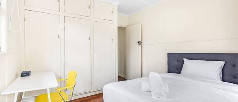 1 bedroom, desk, WiFi, bed sheets