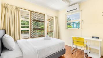 1 Schlafzimmer, Schreibtisch, WLAN, Bettwäsche