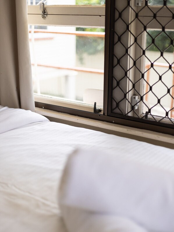 1 bedroom, desk, WiFi, bed sheets