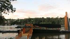 A waterfront bridge with a pedestrian walkway, surrounded by trees and a body of water. - Affordable Studio – Steps from UQ/ Shops/ Transit (Saint Lucia)