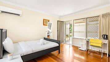 1 bedroom, desk, WiFi, bed sheets