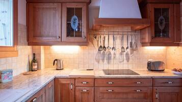 Microwave, dishwasher