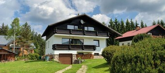 Magnifique maison de vacances privée avec WIFI, TV, balcon, animaux admis et parking