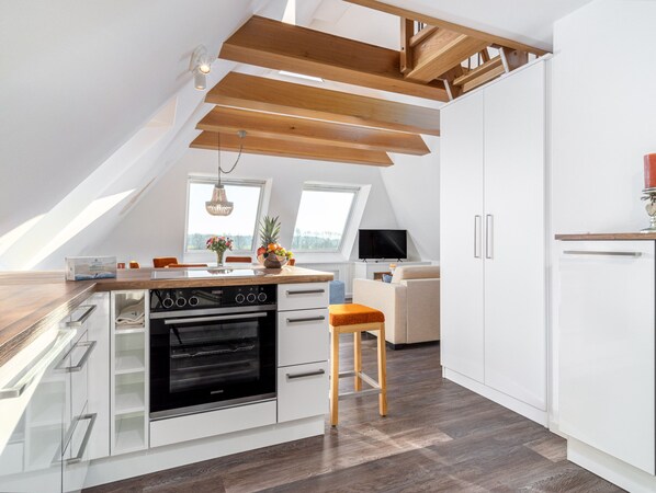 Fridge, microwave, oven, stovetop