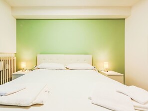 2 bedrooms, travel cot, free WiFi