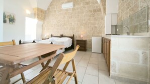 Dining - Nice apartment for 2 people with A/C, TV, patio and pets allowed (Morciano Di Leuca)