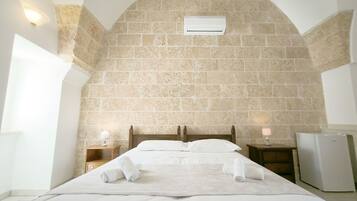 2 Schlafzimmer, Reisekinderbett, Bettwäsche