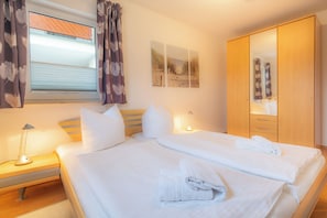 1 bedroom, free WiFi, bed sheets - Düneneck 22 - maritime vacation apartment with balcony (Zempin)