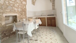 Dining - Cosy apartment for 4 guests with A/C, TV, patio and pets allowed (Morciano Di Leuca)