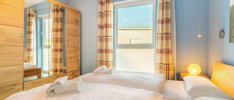 1 bedroom, travel cot, free WiFi, bed sheets