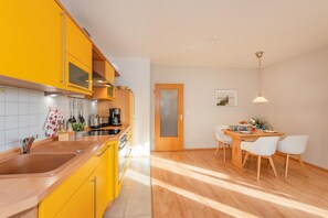 Kühlschrank, Ofen, Herdplatte, Geschirrspüler