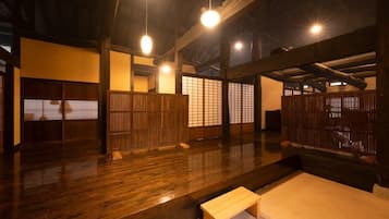 Villa, 2 Schlafzimmer | Wohnbereich | Flachbildfernseher