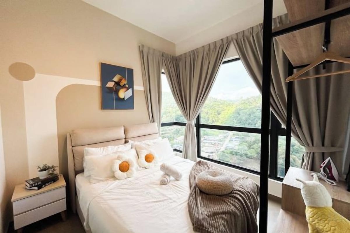 Tabla de planchar con plancha, wifi gratis y ropa de cama