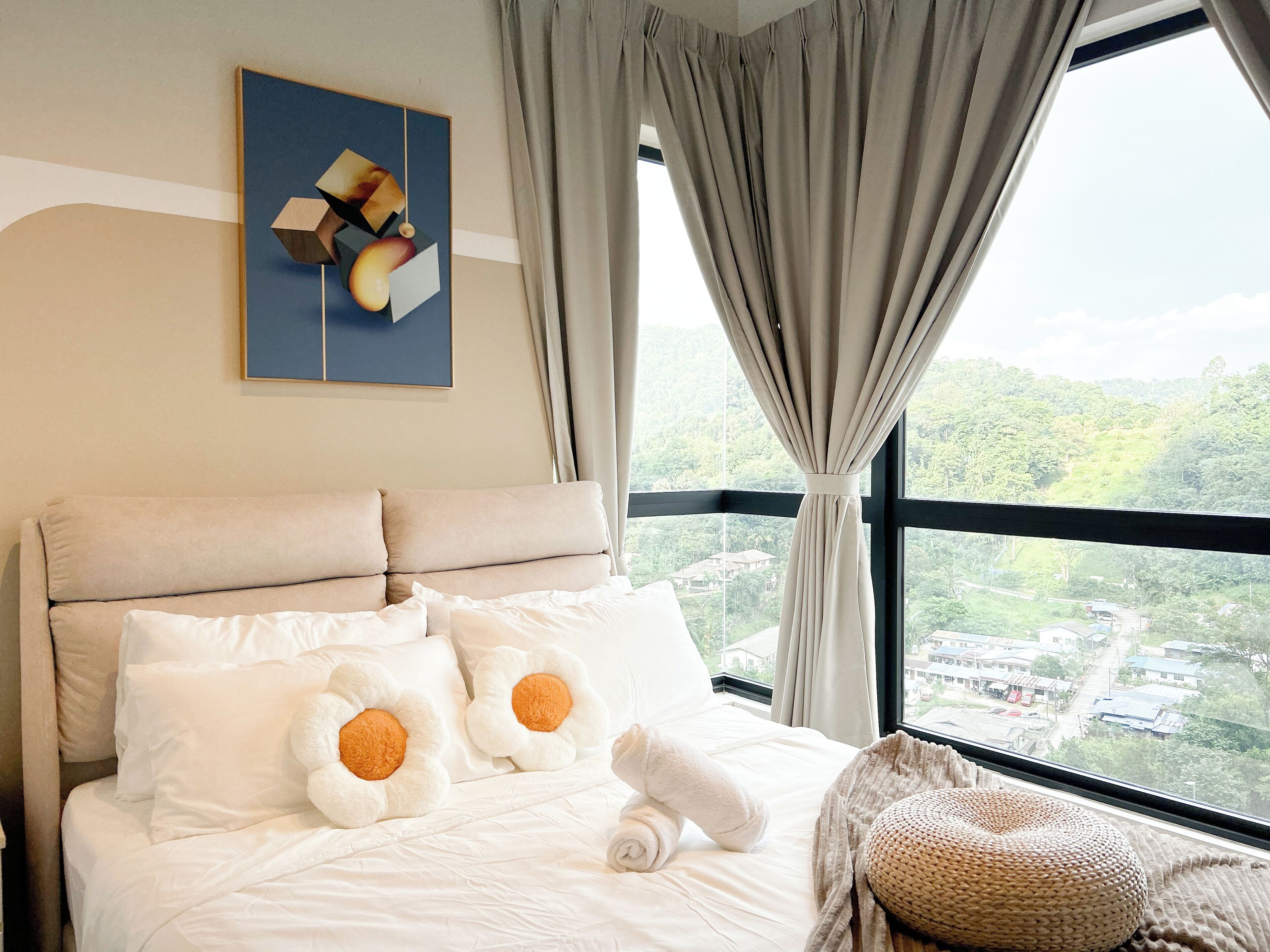 Iron/ironing board, free WiFi, bed sheets
