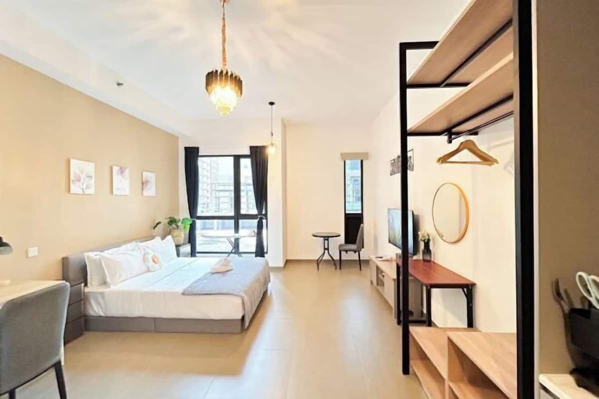 Iron/ironing board, WiFi (free), bed sheets