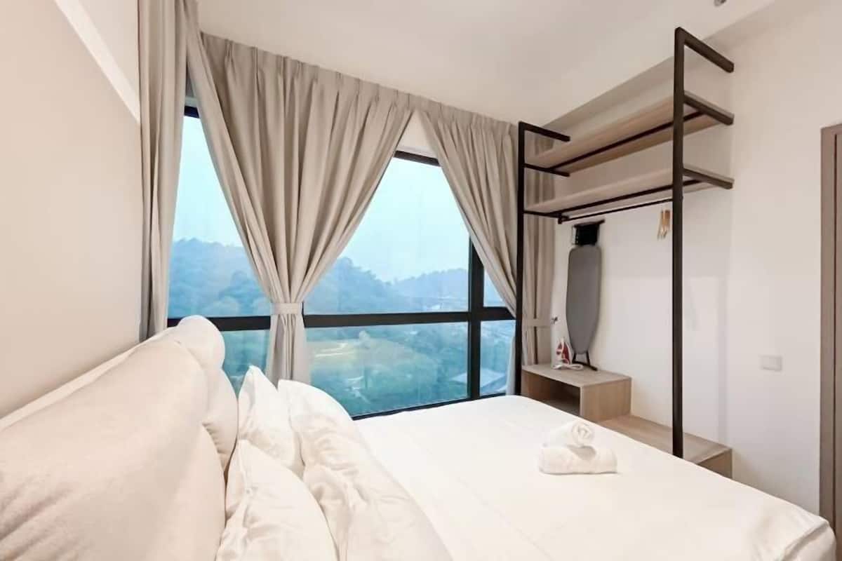 Iron/ironing board, WiFi (free), bed sheets