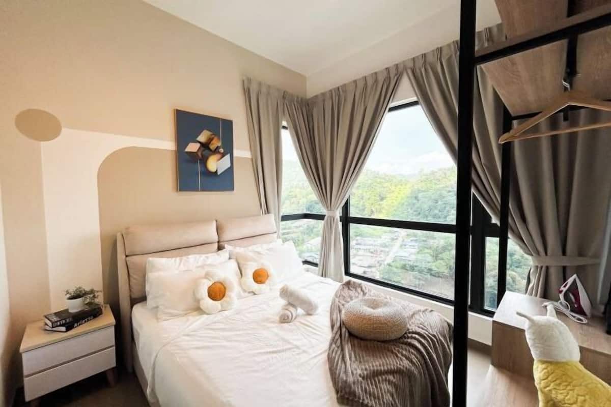 Iron/ironing board, WiFi (free), bed sheets