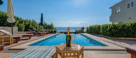 Apartment (One Bedroom Apartment 1) | Außenpool