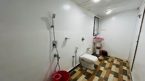 Ducha, toallas, jabón y champú