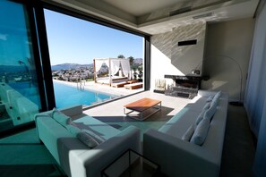 Smart TV, fireplace, video games