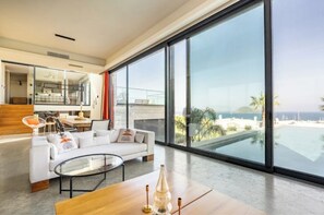 Smart TV, fireplace, video games