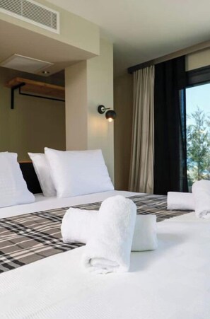 6 bedrooms, iron/ironing board, WiFi