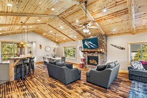 TV, fireplace, video games - Perez Resort: Luxury Log Cabin Home! Chefs Kitchen! Theater! Game Room w/ 4 Arcade Games, Air Hockey, Pool Table + Pinball Machine! 4 En-Suite Bedrooms! (Big Bear City)