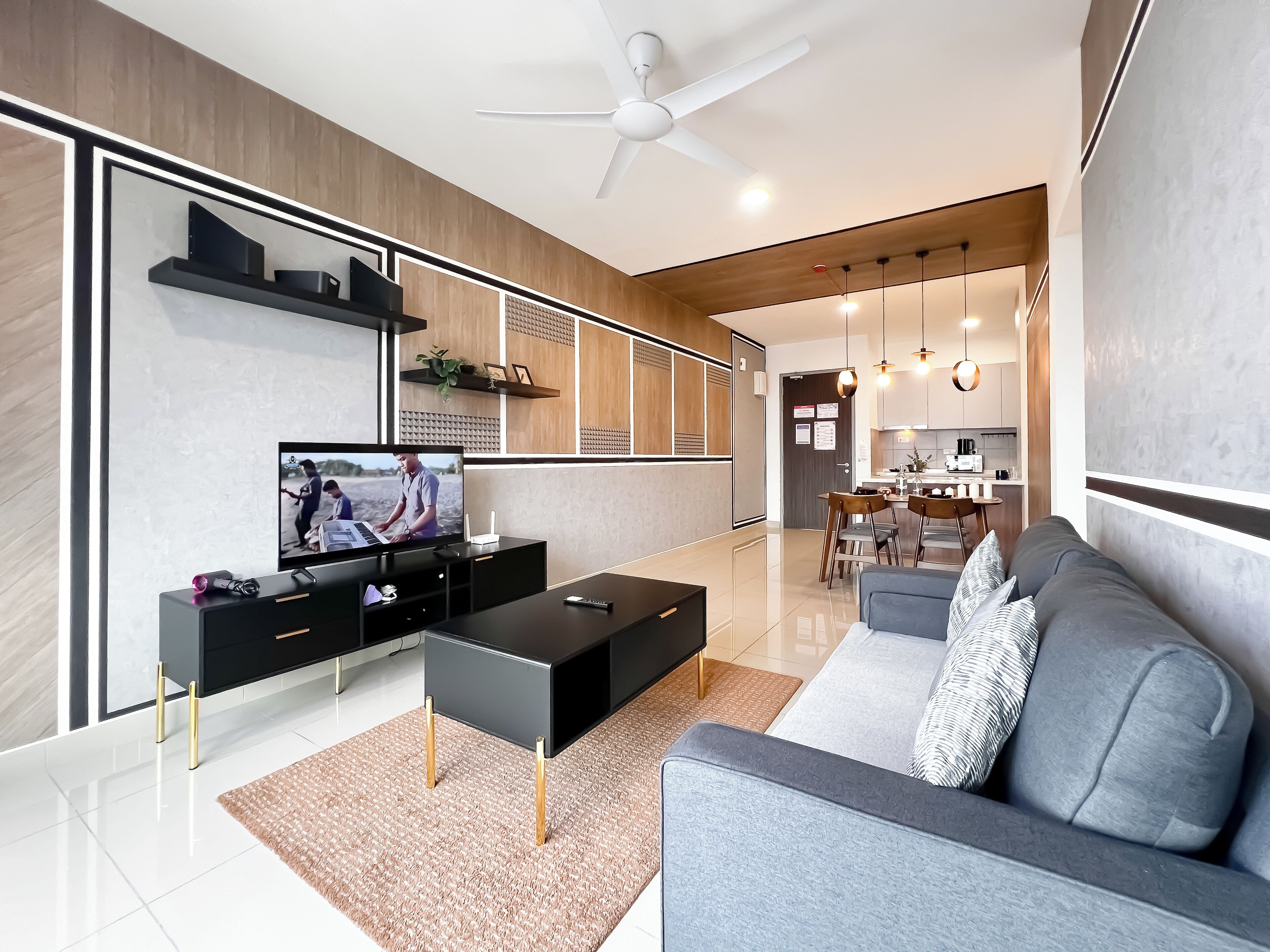 Fer et planche à repasser, Wi-Fi gratuit, draps fournis