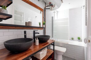 Basic Apartment | Bathroom | Free toiletries, hair dryer, towels, soap