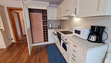 Apartment | Private kitchen | Fridge, oven, dishwasher, coffee/tea maker