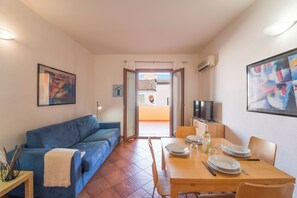 Apartment, Balcony | Cribs/infant beds, free WiFi, bed sheets - Cristal Blu Apartments In Santa Teresa Gallura (Santa Teresa di Gallura)