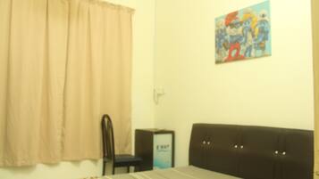 4 makuuhuonetta, silitysrauta/-lauta