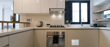 Fridge, microwave, oven, stovetop