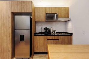 Fridge, microwave, stovetop, cookware/dishes/utensils