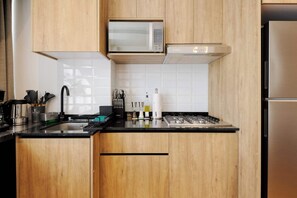 Fridge, microwave, stovetop, cookware/dishes/utensils