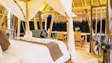 Zimmer, Poolblick | 1 Schlafzimmer, kostenloses WLAN, Bettwäsche