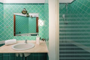 Bathroom - Case Teresa-Carlotta by Wonderful Italy (Loiri Porto San Paolo)