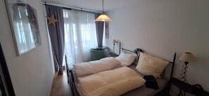 2 bedrooms, desk, travel cot, free WiFi - FeWo Eulenhorst - Holiday enjoyment in the vacation resort at Schluchsee (with pool) (Schluchsee)