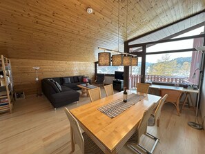 Smart TV, pebolim, mesa de pingue-pongue