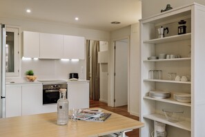 Fridge, microwave, oven, dishwasher - ST ANTONI A1 (Barcelona)