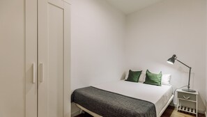 2 chambres, fer et planche à repasser, Wi-Fi gratuit, draps fournis