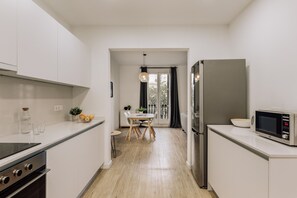 Réfrigérateur, micro-ondes, four, lave-vaisselle