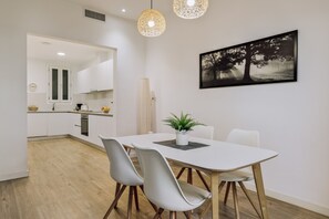 Dining - OLA LIVING ST ANTONI 303 (Barcelona)