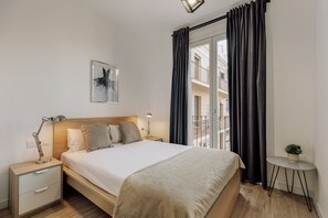 3 bedrooms, iron/ironing board, free WiFi, bed sheets - OLA LIVING ST ANTONI 303 (Barcelona)