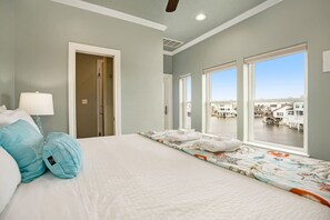7 bedrooms, desk, iron/ironing board, travel cot