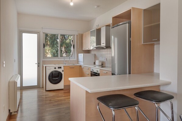 Køleskab, ovn, kogeplade, opvaskemaskine