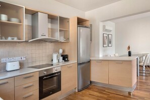 Kühlschrank, Ofen, Herdplatte, Geschirrspüler